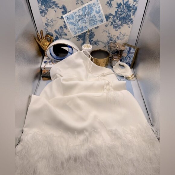 🆕 ALEXIS 🧿 NWOT Izzie Feather Trimmed Maxi Dress, White, Sz M - Picture 2 of 16